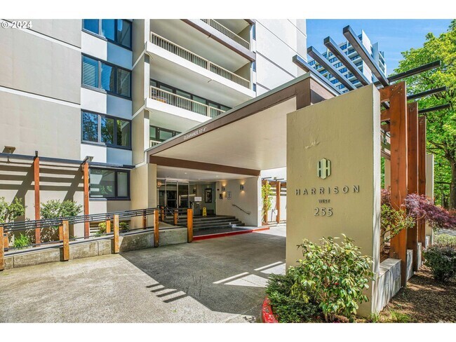 Building Photo - Modern 1Bd1Ba SW Corner Condo with some Ci... Unit 5B