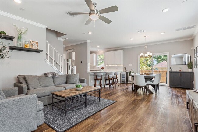 Photo - 120 Benmyrtle Trl