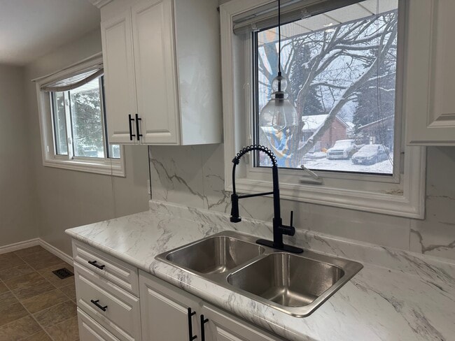 Photo - 5 Parkway Crescent