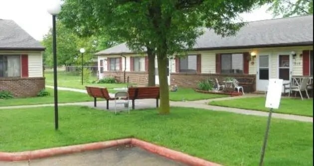 Photo - 814 Gwynne St