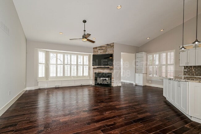 Photo - 8914 Hilltop Manor Dr