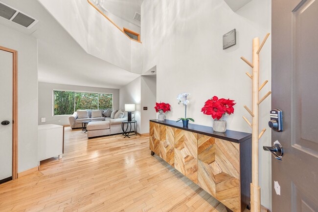 Photo - Beautiful 3BR Home in Forbes Lake – North Rose Hill, Kirkland