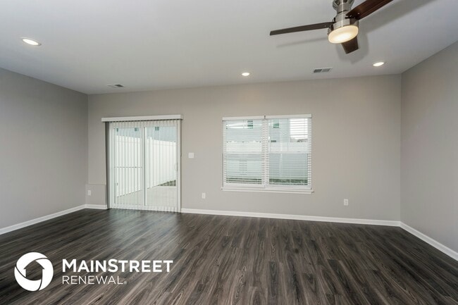 Building Photo - 2062 N Sarah Dr Rental
