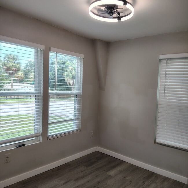 Photo - 705 E Hanlon St