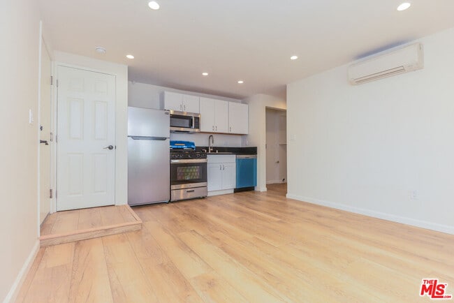 Photo - 1855 Euclid St Unidad 1851C