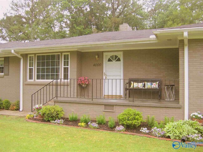 Photo - 4000 Garth Rd SE