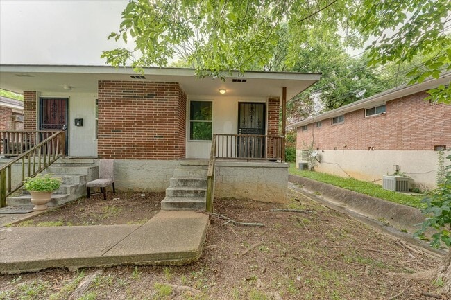 Building Photo - Charming Renovated 2-Bedroom Duplex Near D... Rental