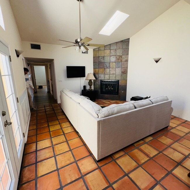 Photo - 325 W Santa Barbara