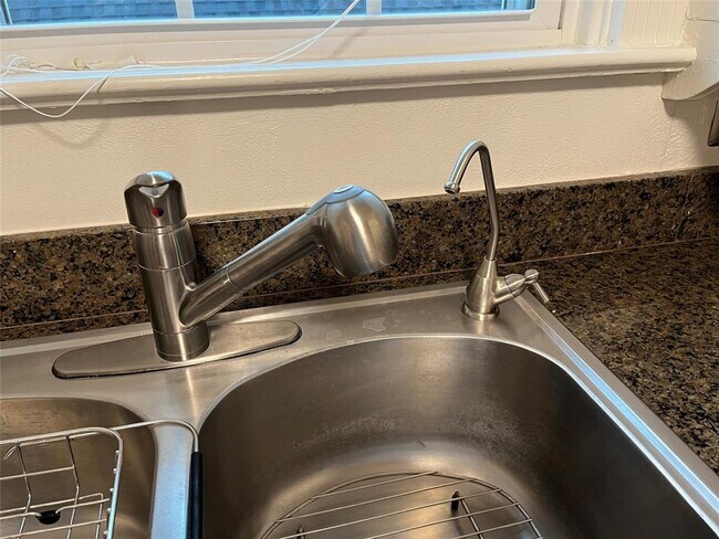 Photo - 2121 Milford St Unidad 1