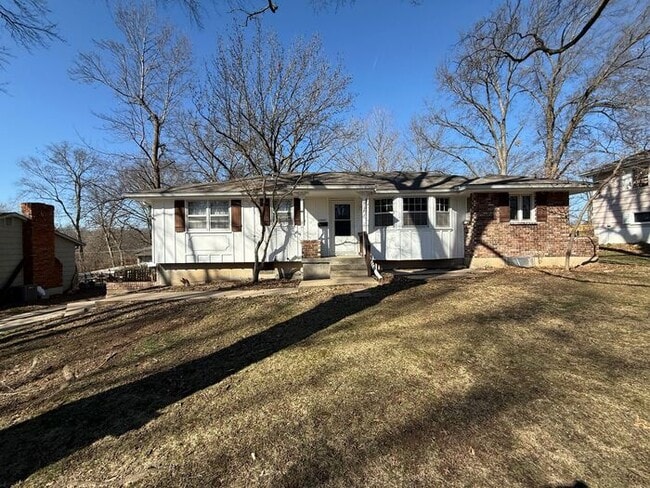 Building Photo - 3BR/2BA w/ Finished Basement + Fenced Yard in Raytown