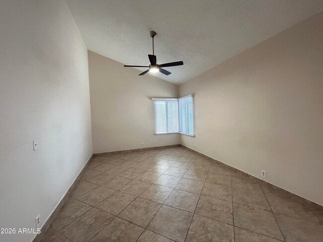 4014 W Christy Dr