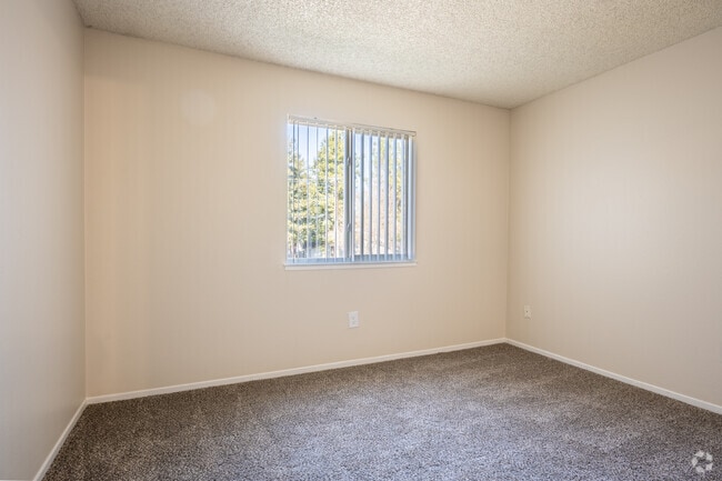 1BR, 1BA - 680SF - Bedroom