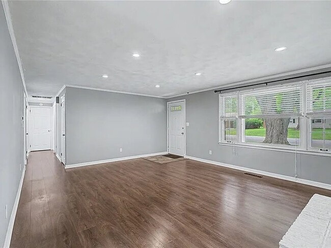 Photo - 154 Tuxworth Rd