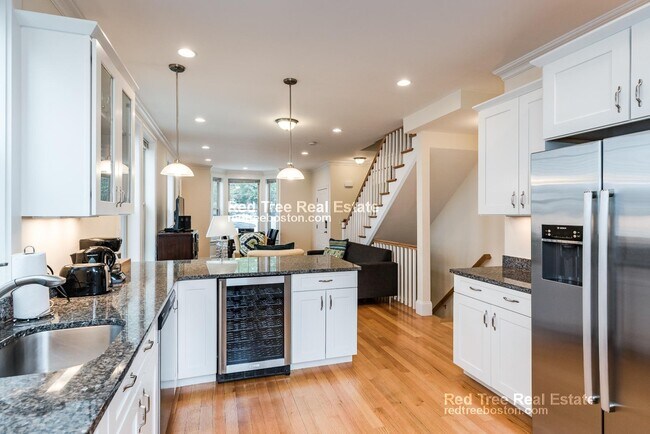 Photo - 1 Larose Plz Unit 1