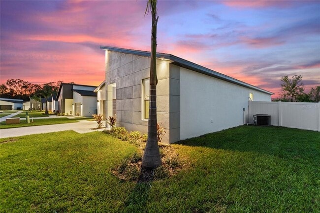 330 Royal Palm Wy