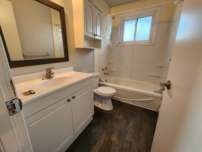 Photo - 672 Division St Unit 3