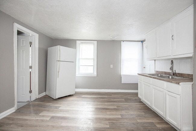 Building Photo - 9005 Union Unit 9005 Union Up Rental