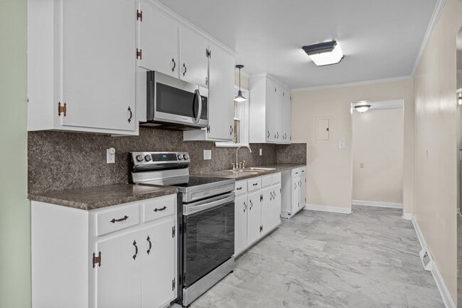 Photo - 205 Fieldstone Cir