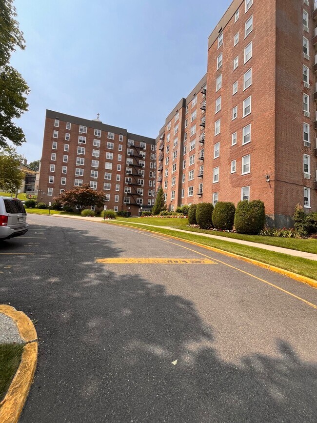 350 Richmond Ter Unit 2H