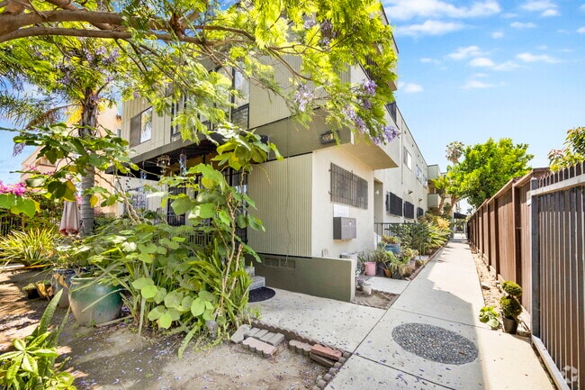 Walkway - 2013-2015 S Corning St Rental