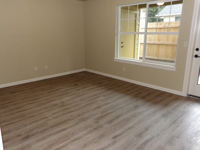 Photo - 690 SE 5th Ave