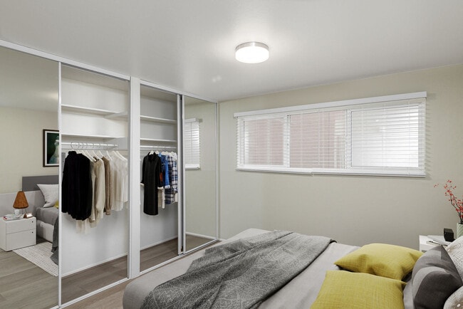 Photo - 5519 Mission