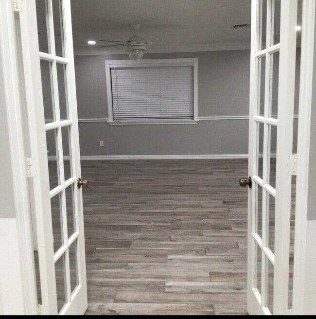 Photo - 15447 Avenue C