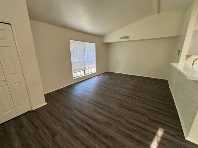 Photo - 2517 Limestone Dr