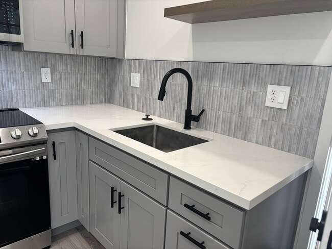 Photo - Lake St, 1219