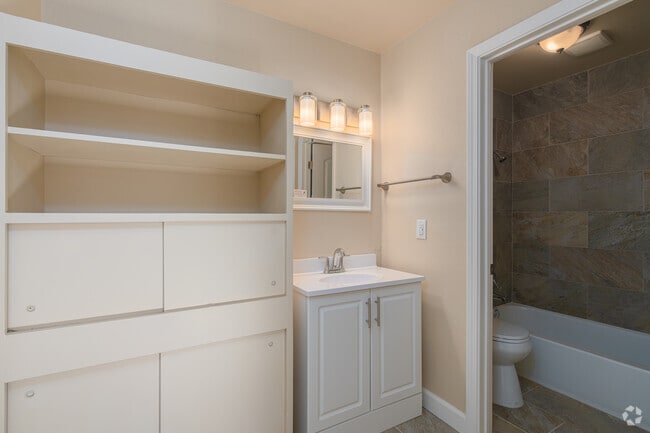 1BR, 1BA - Unit 21 - Bathroom