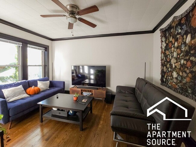 Photo - 1827 W Winona St Unit 2