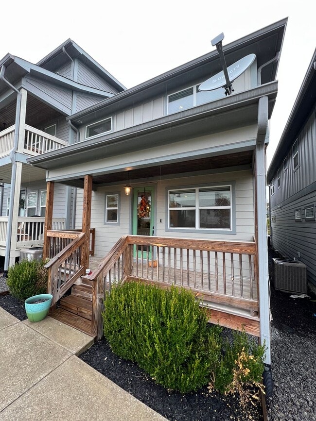 End Unit 3 Bed, 2.5 Bath Townhome w/ 2 Car... House Rental in