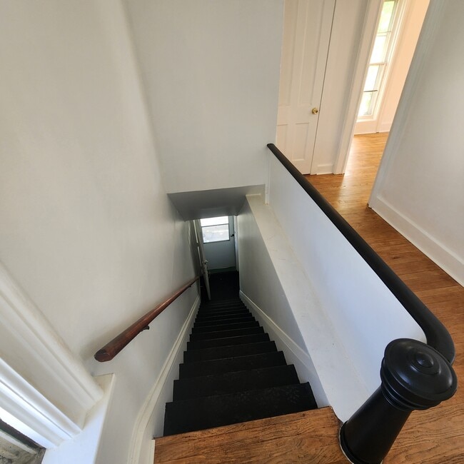 Photo - 29 Leverett St Unit Upper front