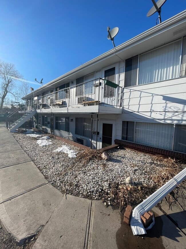 Building Photo - 2527 N Garfield Ave