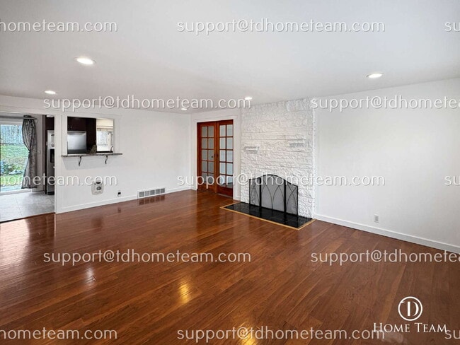 Photo - "Charming 4-Bed Family Home in SeaTac with Granite Countertops & Hardwood Floors!"