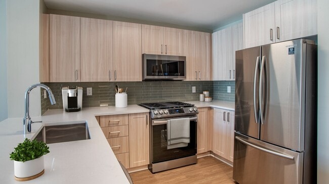 Building Photo - The Esquire on Fifth Rental