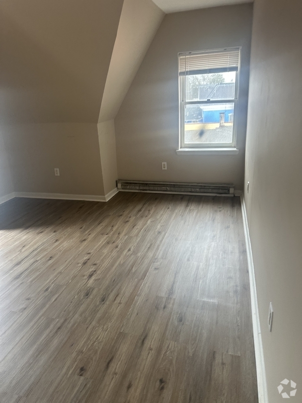 Building Photo - 215 High St Rental