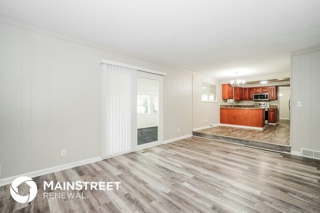 Photo - 2182 Balmoral Rd