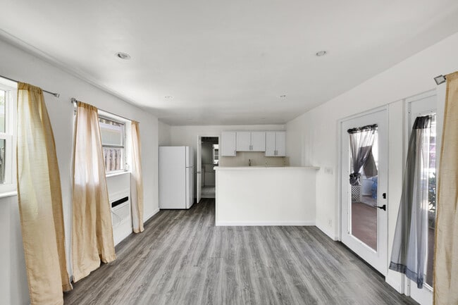 Building Photo - 132 E Central Blvd Unit #2