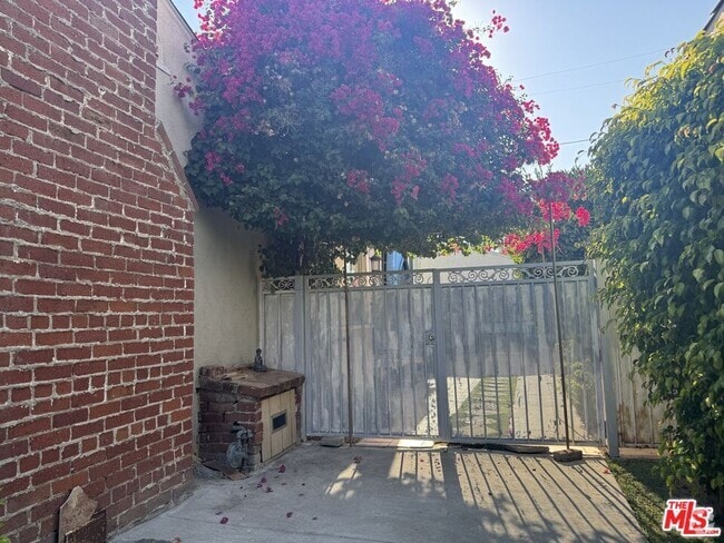 Building Photo - 1155 S La Jolla Ave Rental