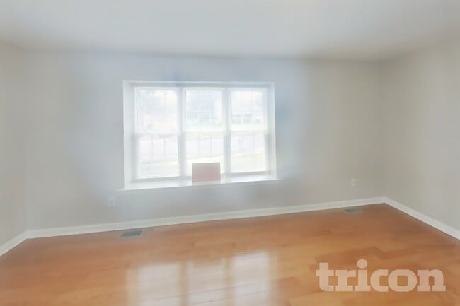 Photo - 1206 Primrose Ln