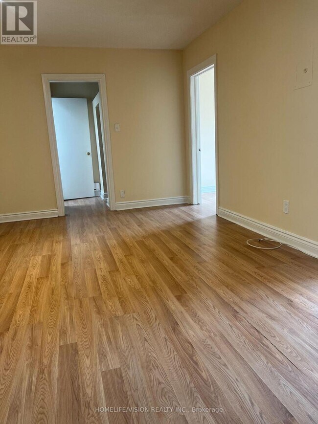 Photo - 788 Eglinton Ave E