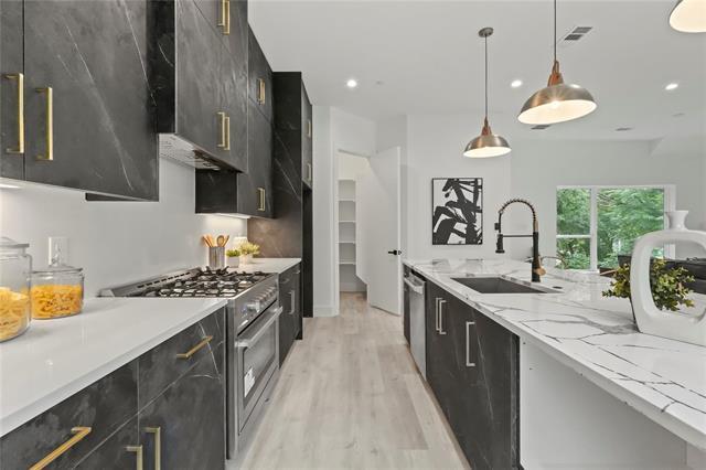 Photo - 935 W Twelfth St