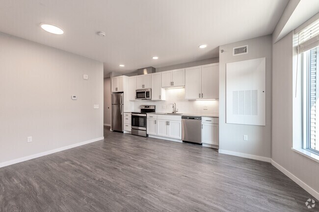 1BR, 1BA - 600SF