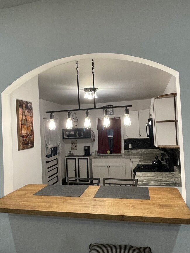 Photo - 53 Lincoln Ave W