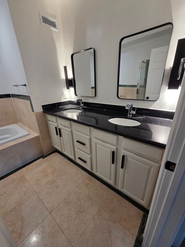 Photo - 163 Rae Ave Unit 2