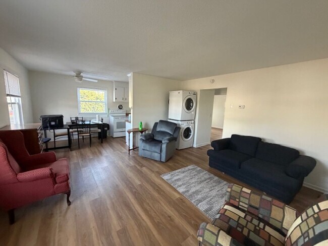 Photo - 500 Devon St Unidad 2