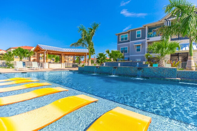 Building Photo - Royal Vista Rental