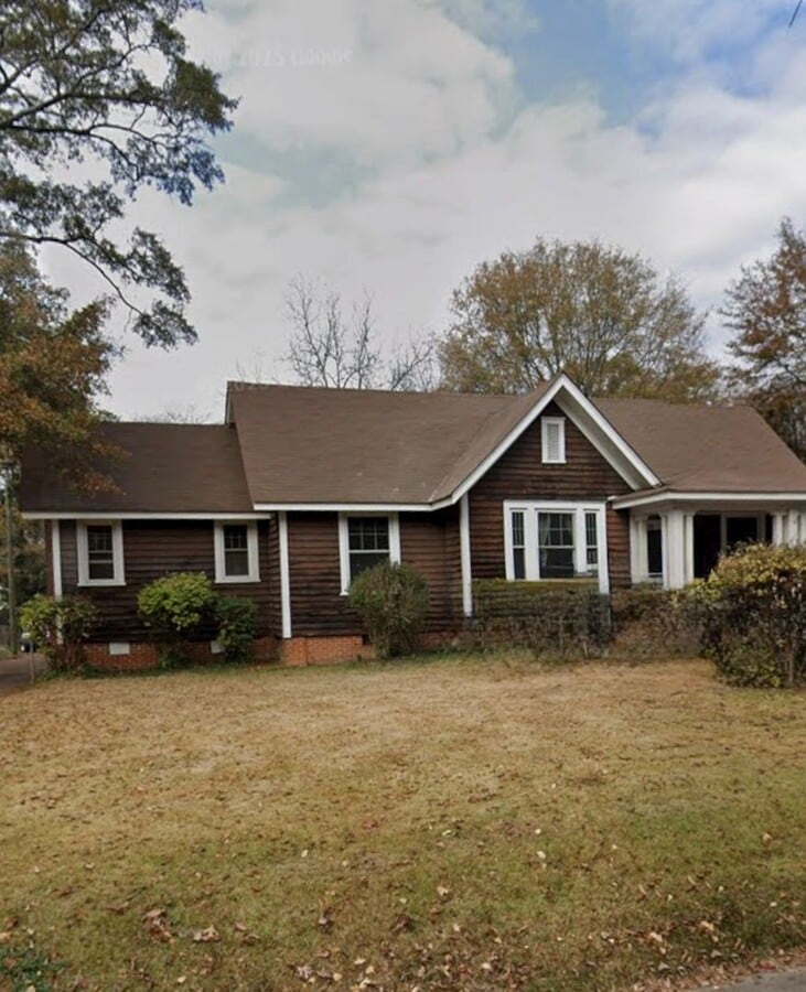 4 Bedroom House Located in Five Points - 4 Bedroom House Located in Five Points