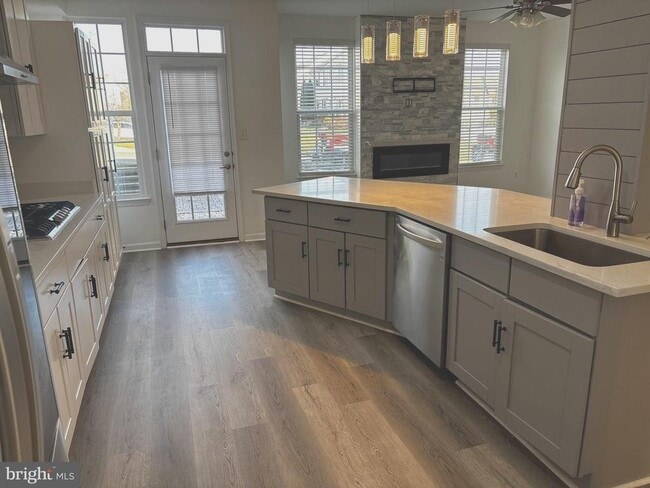 Photo - 2919 Lomond Pl